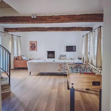 De L'ourchet بيت للعطل